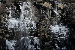 Giro ad anello Savogno-Dasile in Val Bregaglia partendo dalla cascata dell'Acquafraggia il 15 febb 09 - FOTOGALLERY